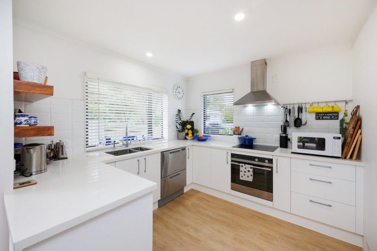 Photo of property in 3 Winston Avenue, Hokowhitu, Palmerston North, 4410