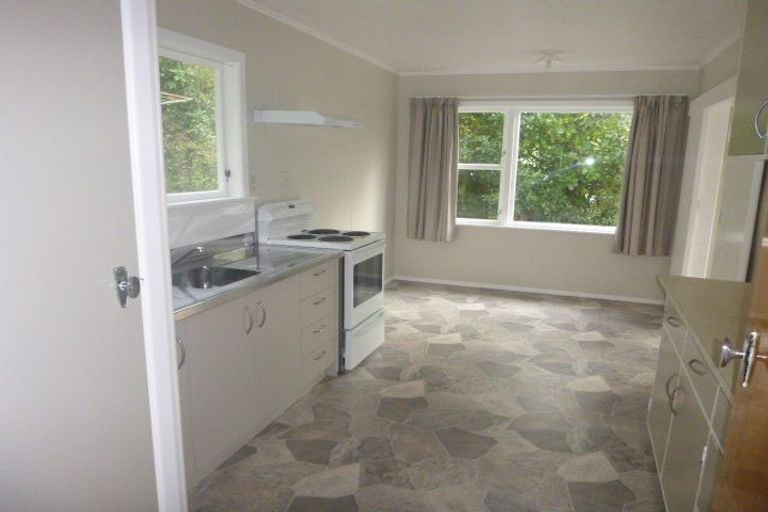 Photo of property in 91 Ruskin Road, Newlands, Wellington, 6037