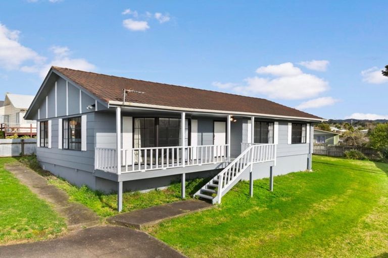 Photo of property in 14 Imperial Place, Henderson, Auckland, 0612