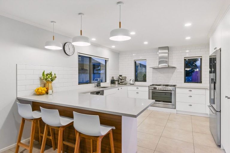 Photo of property in 10 Cottonwood Close, Paraparaumu Beach, Paraparaumu, 5032