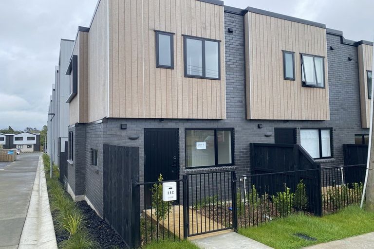 Photo of property in 35c Matipo Road, Te Atatu Peninsula, Auckland, 0610
