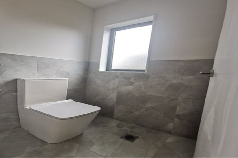 Photo of property in 1/9 Donovan Avenue, Massey, Auckland, 0614