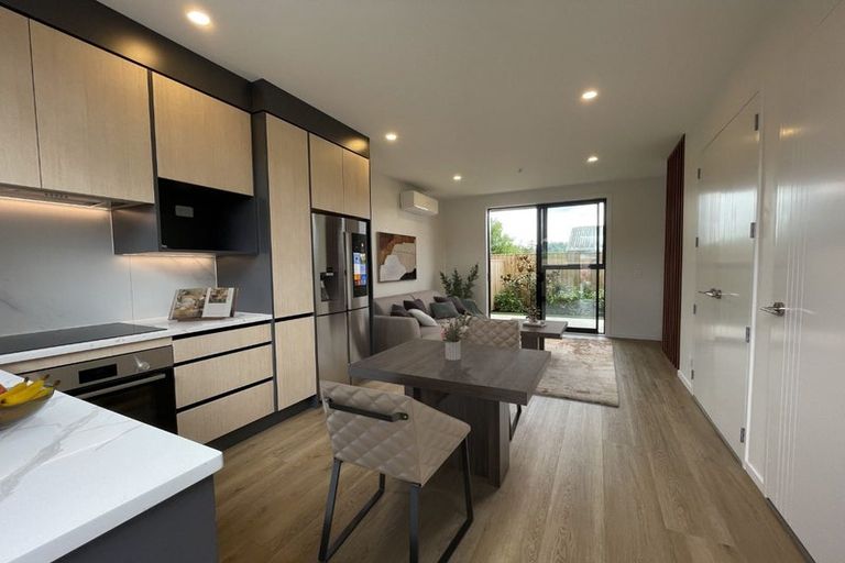 Photo of property in 27e Dawnhaven Drive, Te Atatu Peninsula, Auckland, 0610