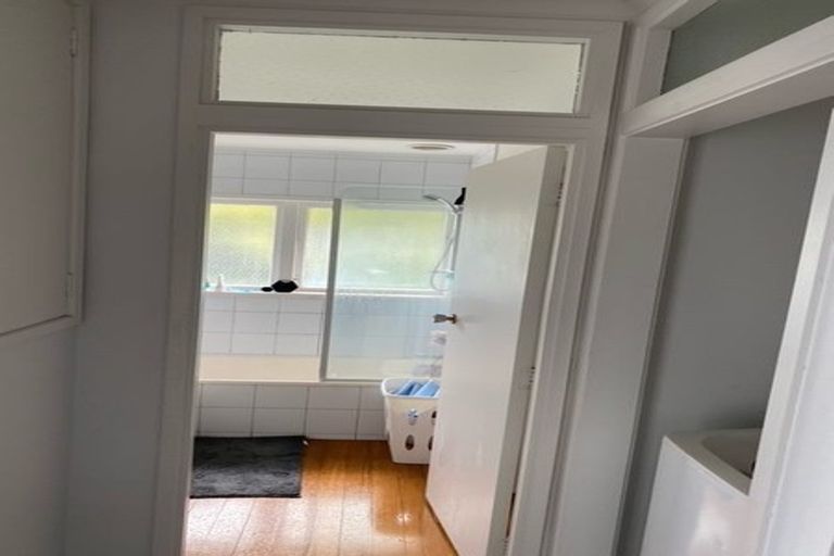 Photo of property in 2/30 Martin Crescent, Northcote, Auckland, 0627