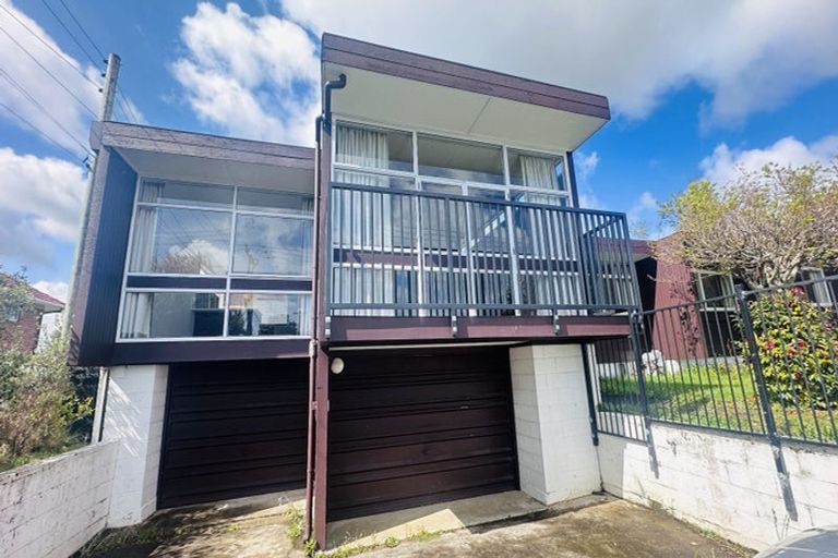 Photo of property in 151 Bleakhouse Road, Mellons Bay, Auckland, 2014