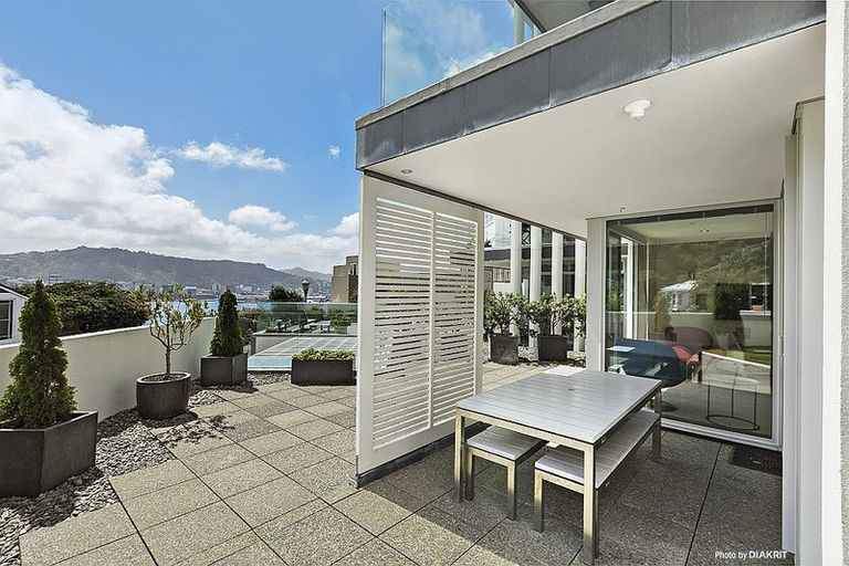 Photo of property in 1a/22 Telford Terrace, Oriental Bay, Wellington, 6011