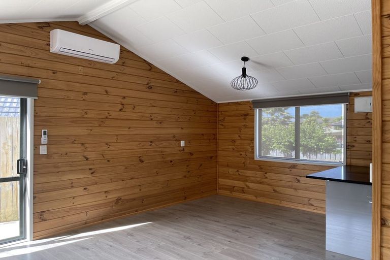 Photo of property in 35 Farwood Drive, Henderson, Auckland, 0612