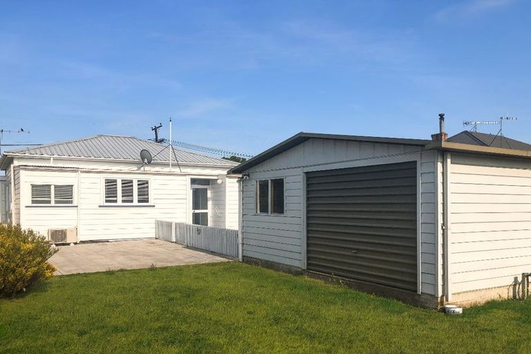 Photo of property in 16 Saint Joseph Street, Waipukurau, 4200