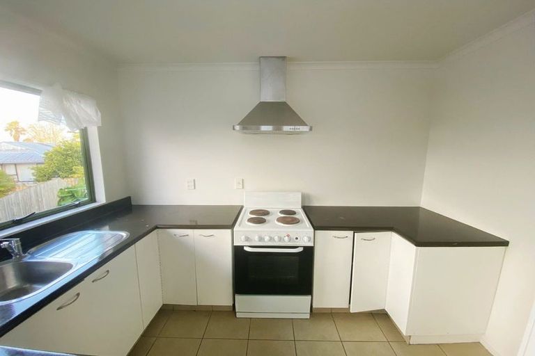 Photo of property in 12a Midgley Road, West Harbour, Auckland, 0618
