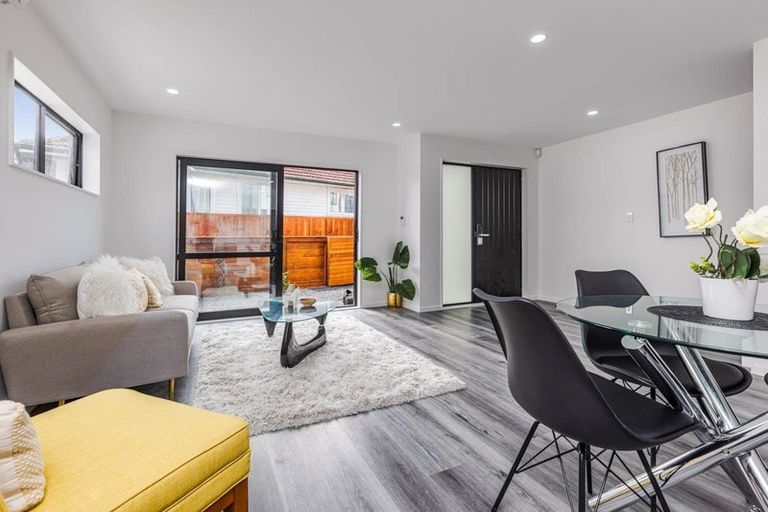 Photo of property in 7b Gladfield Lane, Te Atatu Peninsula, Auckland, 0610