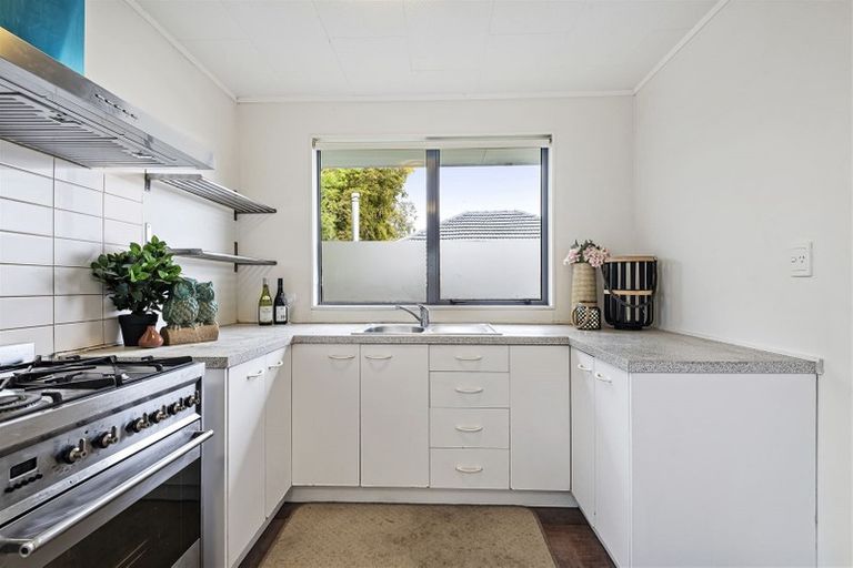 Photo of property in 1 Stephen Avenue, Henderson, Auckland, 0610