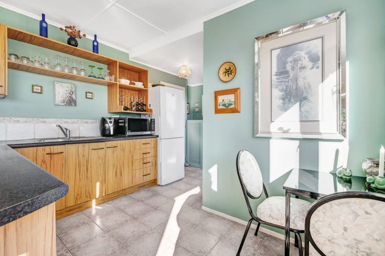 Photo of property in 18 Kauri Road, Stanmore Bay, Whangaparaoa, 0932