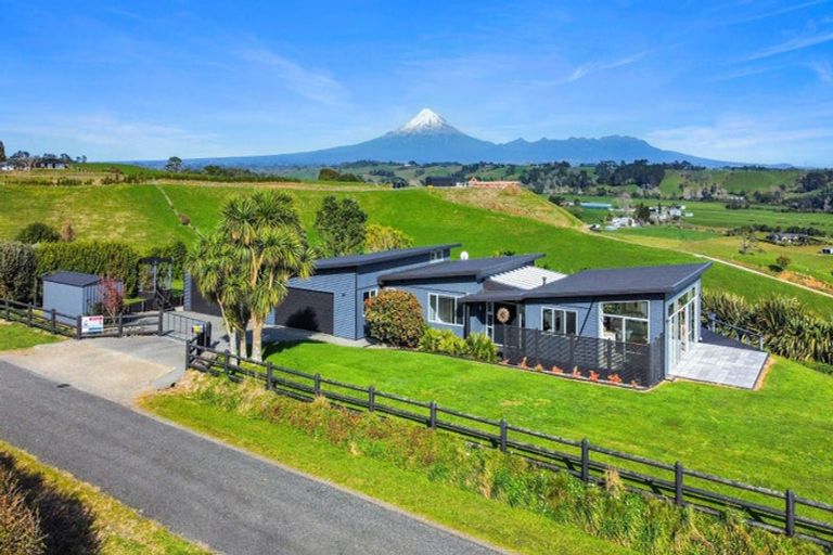Photo of property in 100 Elsham Road, Lepperton, New Plymouth, 4373