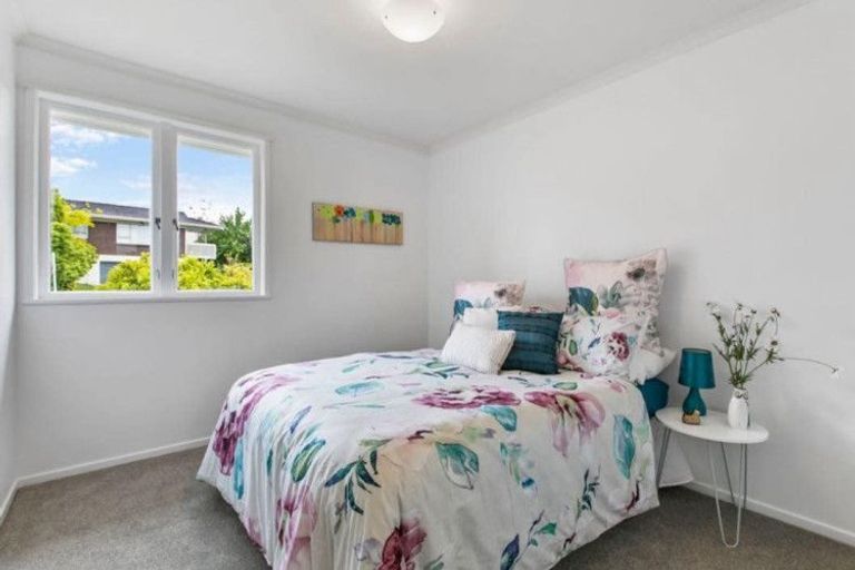 Photo of property in 2/70 Sycamore Drive, Sunnynook, Auckland, 0620