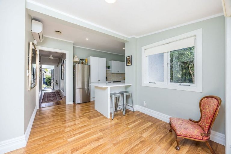 Photo of property in 8 Craigbank Avenue, New Lynn, Auckland, 0600