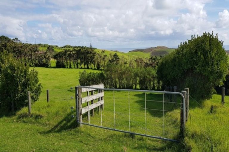 Photo of property in 286 Rehutai Road, Baylys Beach, Dargaville, 0377