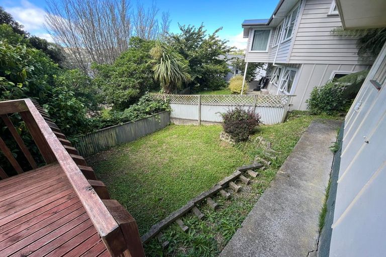 Photo of property in 3 Blandford Way, Newlands, Wellington, 6037