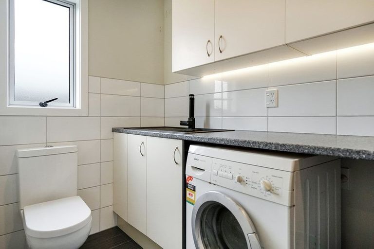 Photo of property in 17a/1 Tawa Road, Te Atatu Peninsula, Auckland, 0610