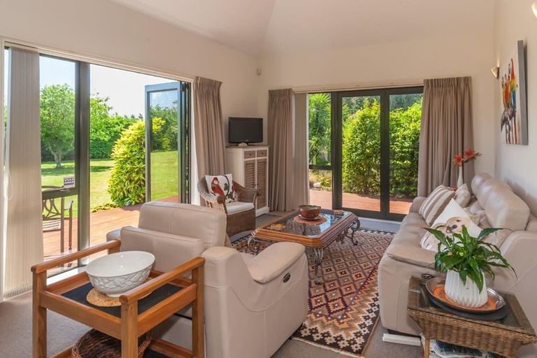 Photo of property in 32 Pohutukawa Drive, Levin, 5571
