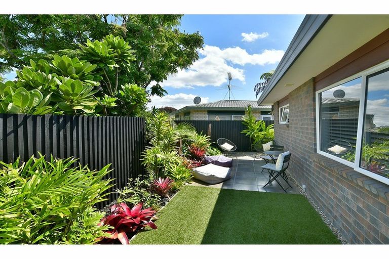 Photo of property in 2/54 Lakeside Drive, Orewa, 0931
