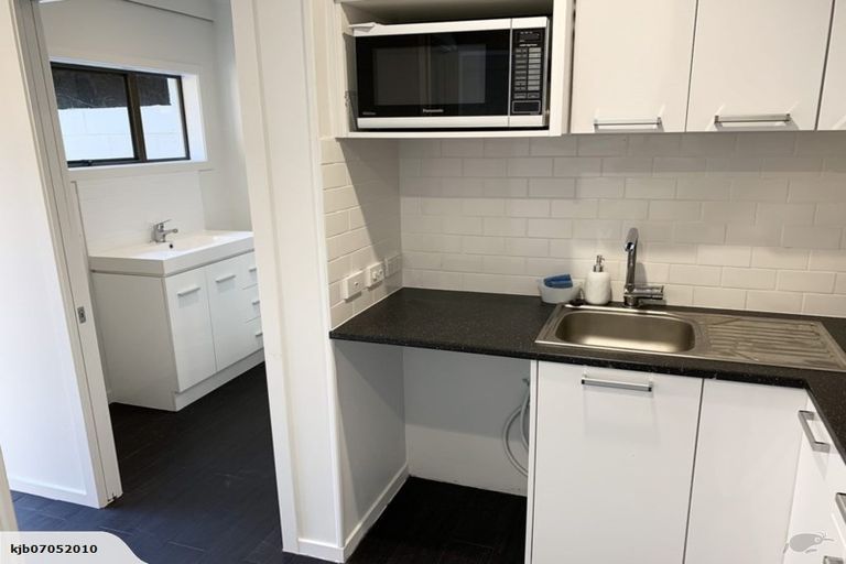 Photo of property in 1/18 Glenwood Avenue, Birkenhead, Auckland, 0626