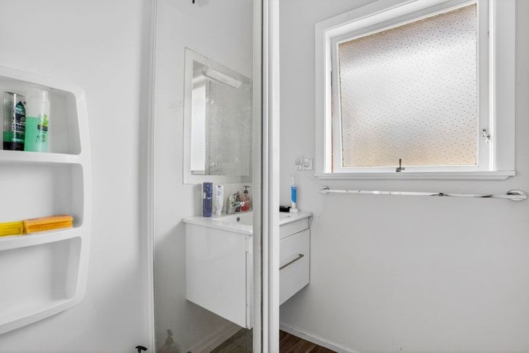 Photo of property in 2/497 Beach Road, Murrays Bay, Auckland, 0630