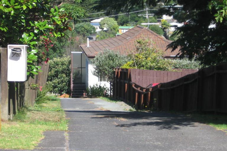 Photo of property in 1/33 Woodcote Drive, Glenfield, Auckland, 0629