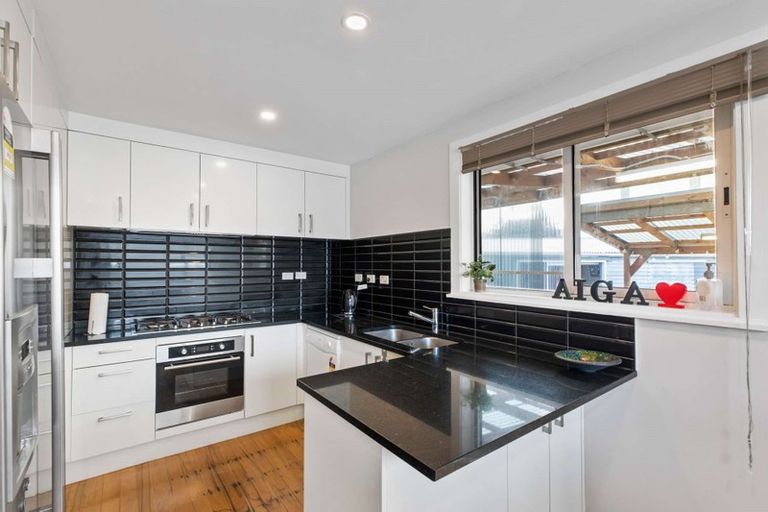 Photo of property in 30 Ferguson Street, Mangere East, Auckland, 2024