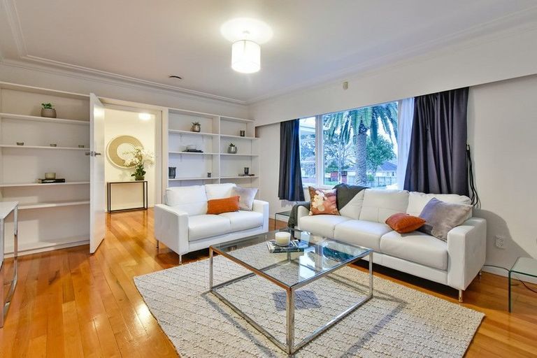 Photo of property in 8 Lloyd Avenue, Papatoetoe, Auckland, 2025