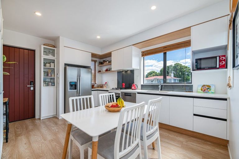 Photo of property in 1/4 Edgerton Road, Te Atatu Peninsula, Auckland, 0610