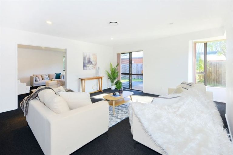 Photo of property in 10 Millcroft Place, Parklands, Christchurch, 8083
