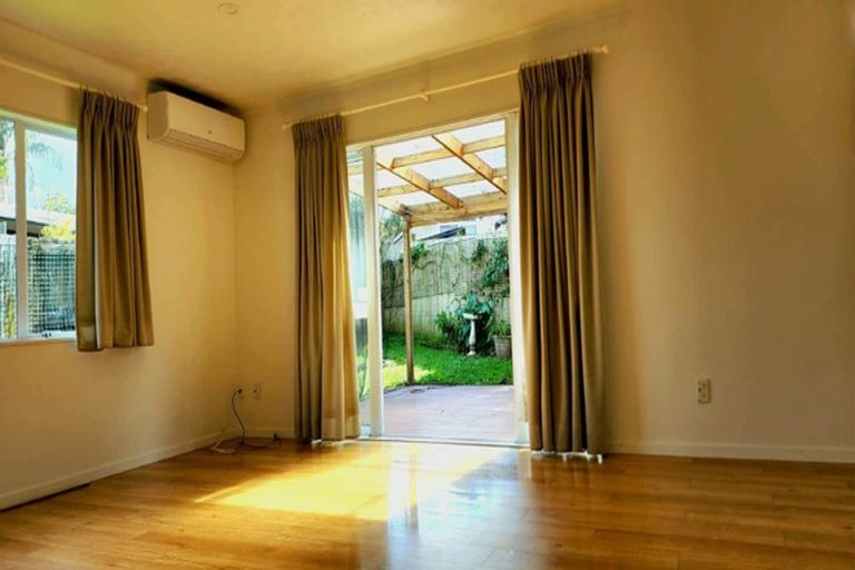 Photo of property in 11 Gloria Avenue, Te Atatu Peninsula, Auckland, 0610