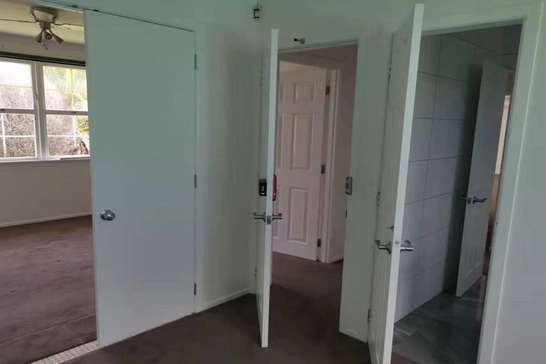 Photo of property in 27 Clinton Avenue, Te Atatu Peninsula, Auckland, 0610