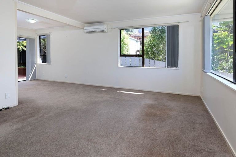 Photo of property in 216 Solar Road, Glen Eden, Auckland, 0602