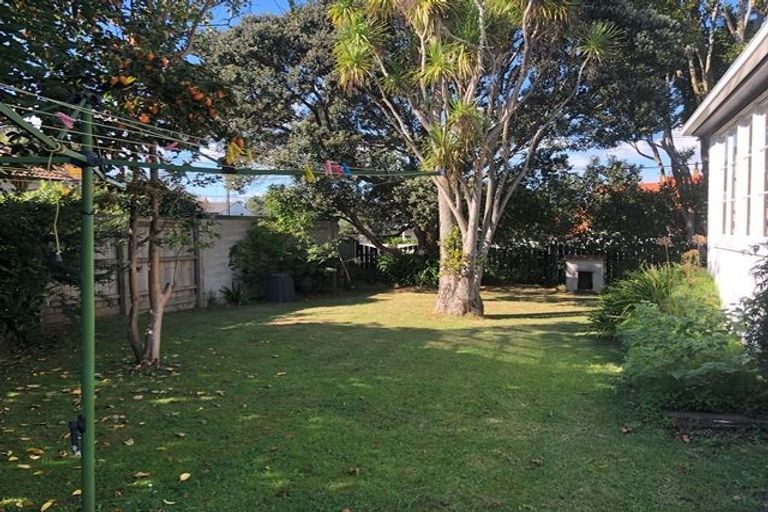 Photo of property in 70 Norwood Road, Bayswater, Auckland, 0622