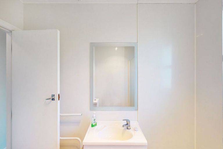 Photo of property in 22 Link Road, Newlands, Wellington, 6037