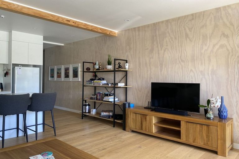 Photo of property in 4/165 Hobsonville Point Road, Hobsonville, Auckland, 0616