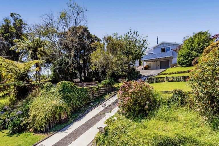 Photo of property in 37 Awanui Street, Merrilands, New Plymouth, 4312