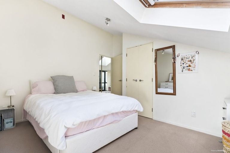 Photo of property in Courtenay Mews Apartments, 18/14u Alpha Street, Te Aro, Wellington, 6011