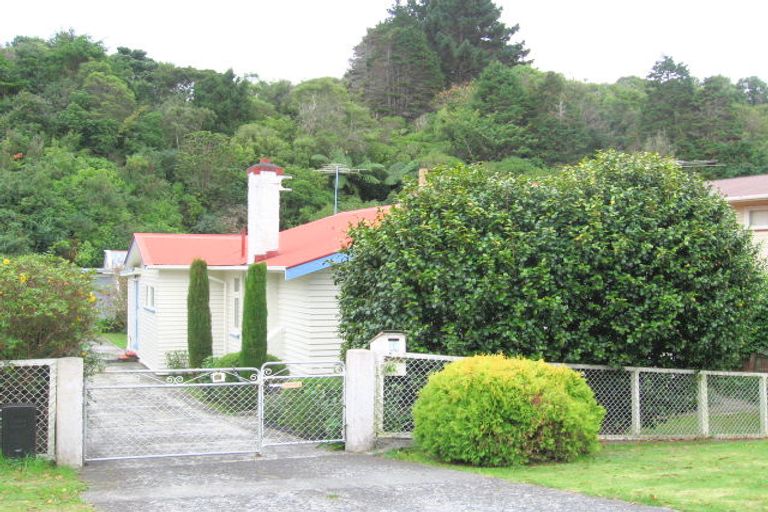 Photo of property in 24 Lincoln Avenue, Tawa, Wellington, 5028