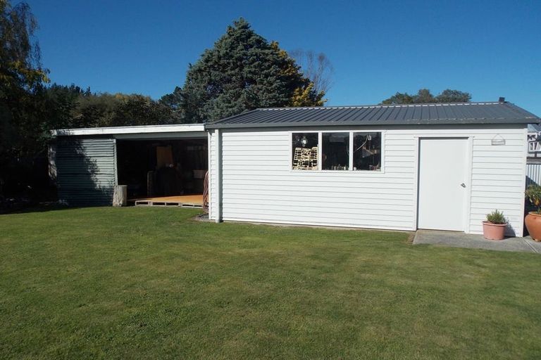 Photo of property in 16 Ongo Road, Hunterville, 4730