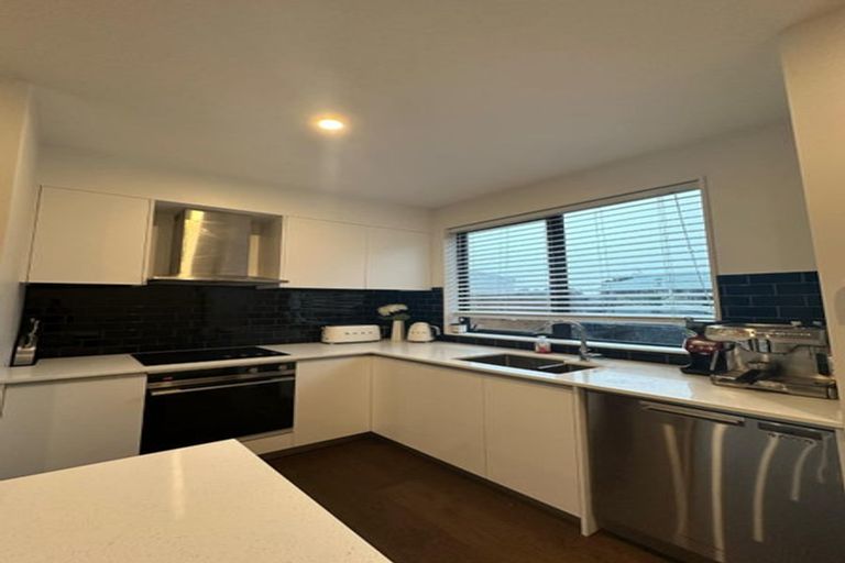 Photo of property in 12/166 Queens Drive, Lyall Bay, Wellington, 6022