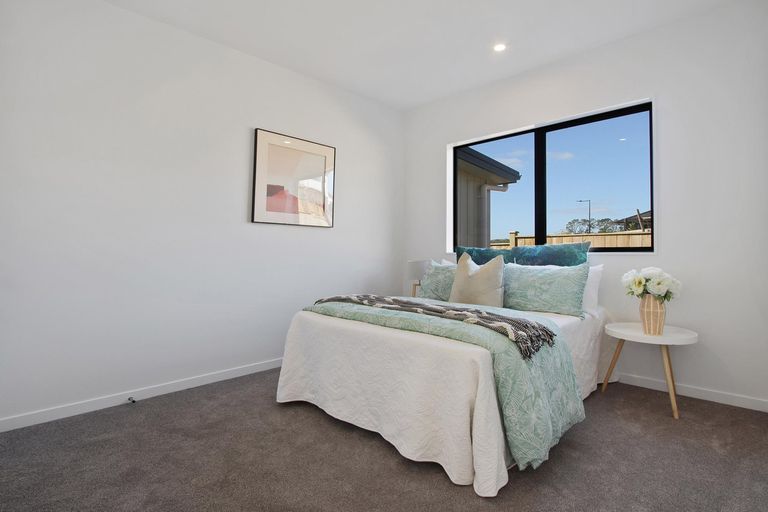 Photo of property in 16 Awa Avenue, Helensville, 0800