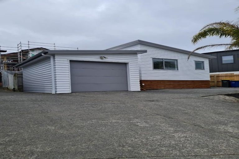 Photo of property in 43 Renata Crescent, Te Atatu Peninsula, Auckland, 0610