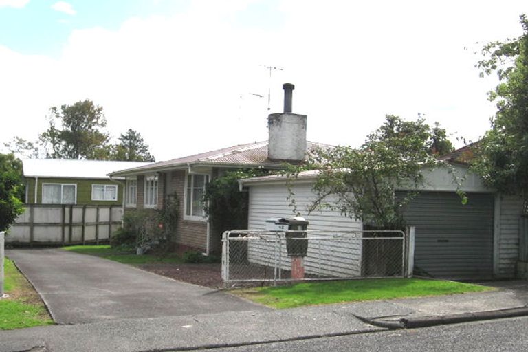 Photo of property in 12 Brookfield Road, Te Atatu Peninsula, Auckland, 0610