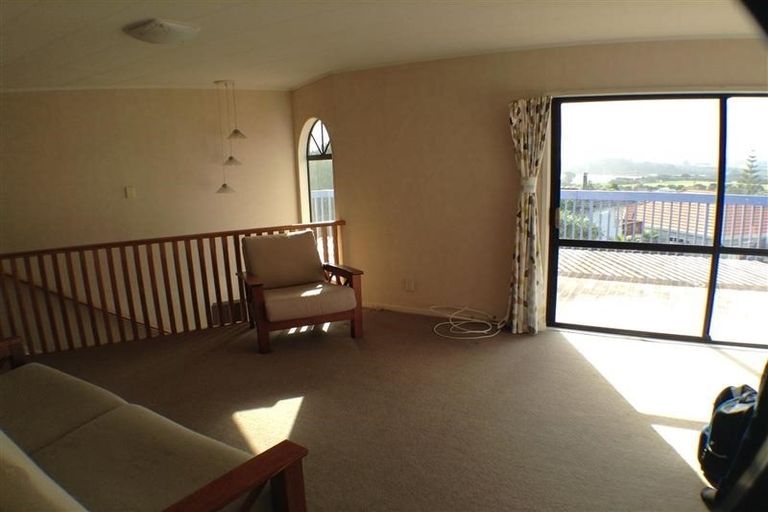 Photo of property in 11 Santiago Crescent, Unsworth Heights, Auckland, 0632