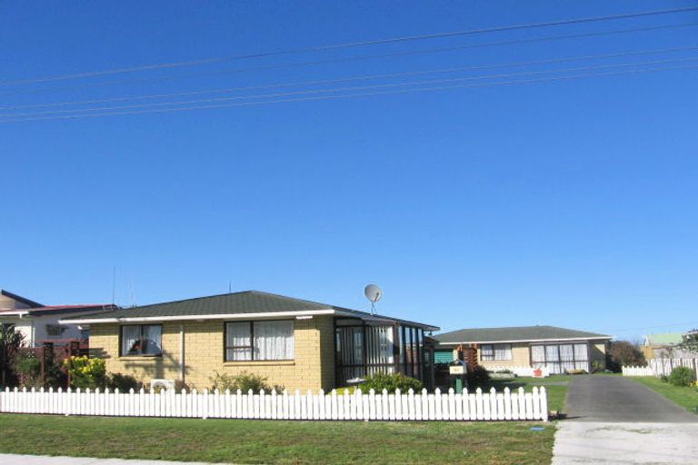 Photo of property in 10 Queen Street, Foxton Beach, Foxton, 4815