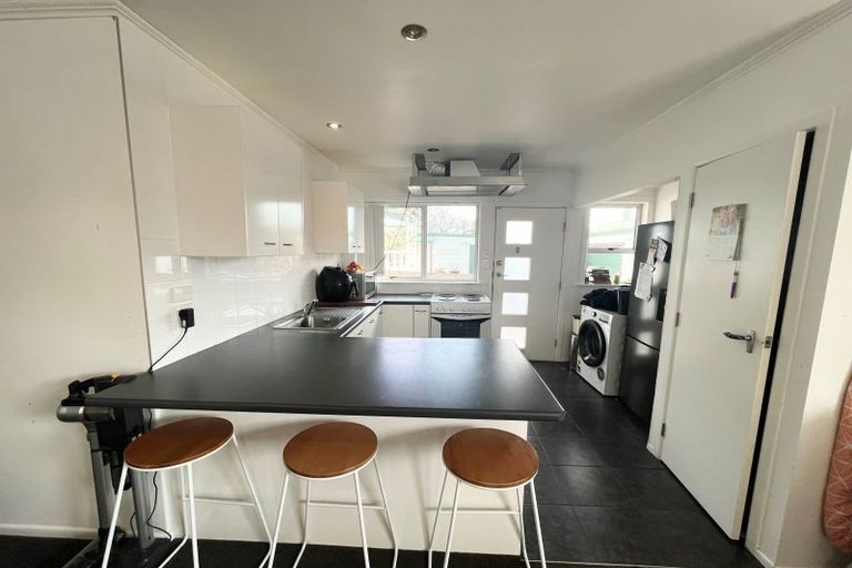 Photo of property in 118 Mcleod Road, Te Atatu South, Auckland, 0610