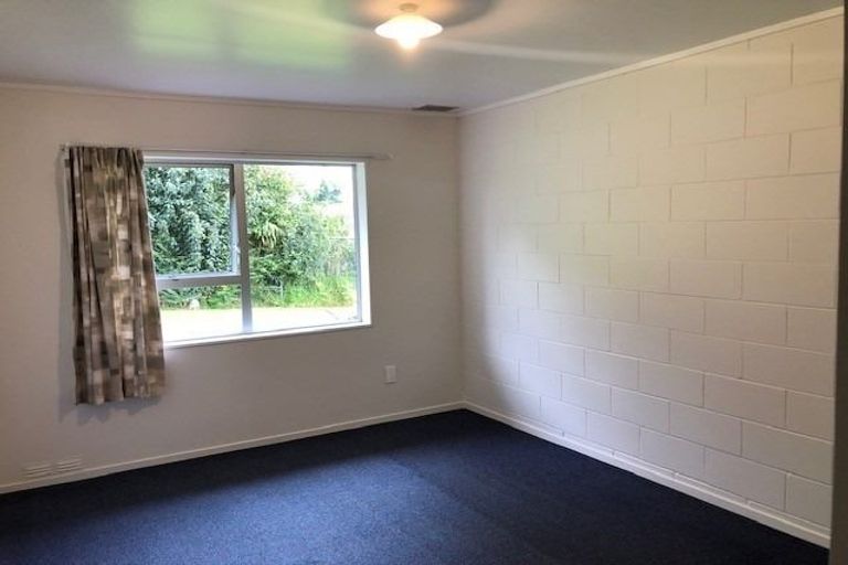 Photo of property in 2/100 Lynwood Road, New Lynn, Auckland, 0600