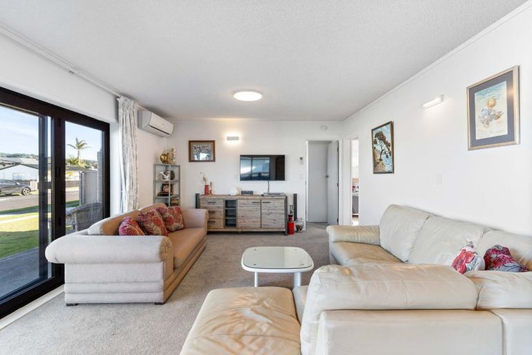 Photo of property in 408 Ocean Road, Whangamata, 3620